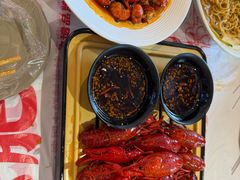 -肥肥虾庄·金牌油焖大虾(汉街SKP店)