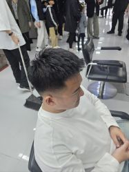 -宫铭烫发染发接发店