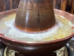 -果松木炭酸菜铜火锅·外婆参鸡汤