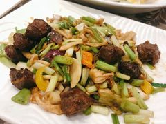 小葱煎牛肉粒-新兴家喻酒家·羊城名宴(昌岗店)