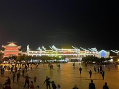 -巴陵广场