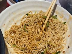 -肥肥虾庄·金牌油焖大虾(汉街SKP店)