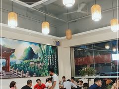 大堂-胡须哥网红竹筒菜
