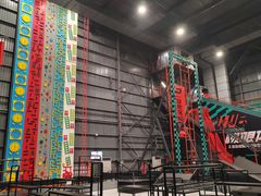 -极限PLAY运动娱乐新世界·团建派对表演休闲馆·室内高空游乐园