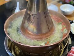 -果松木炭酸菜铜火锅·外婆参鸡汤