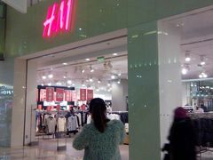 门面-H&M(鹏欣水游城店)