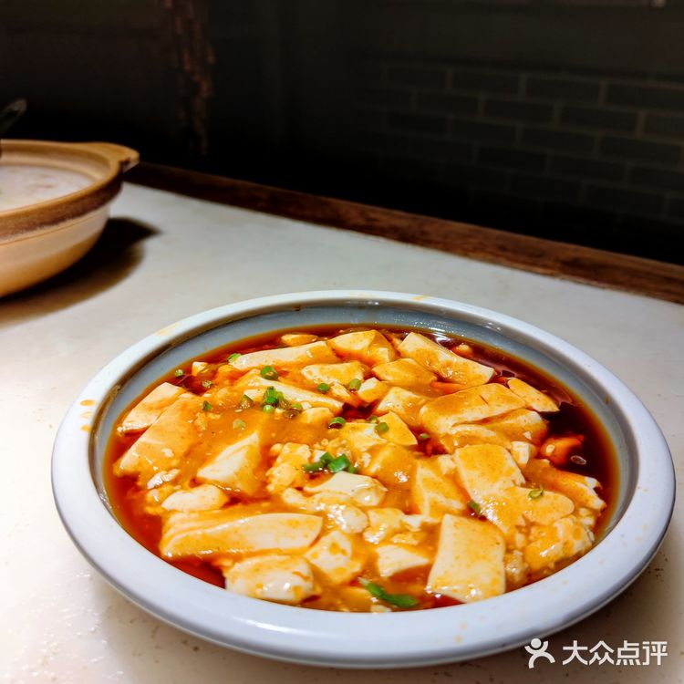 适合家庭小聚的小馆子，二楼环境更好。