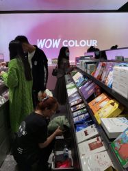 -WOW COLOUR