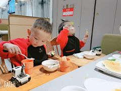 -海底捞火锅鲜切牛肉主题店(长寿路店)