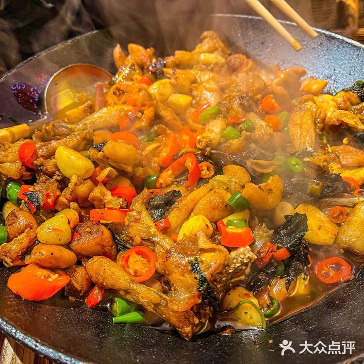 冰火两重天的肥肠牛蛙锅🔥人均30+