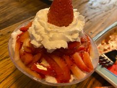 草莓牛奶冰沙-I HOLIC艾豪丽披萨(KKone店)