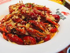-肥肥虾庄·金牌油焖大虾(汉街SKP店)