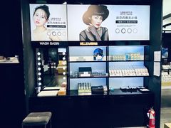 -LOHO眼镜(上海晶耀前滩商场店)