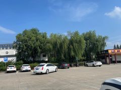 -平望服务区·停车场