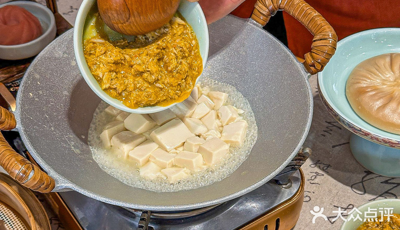 桨声灯影里的金陵蟹黄汤包！一个字绝~