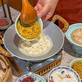 桨声灯影里的金陵蟹黄汤包！一个字绝~