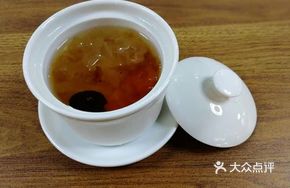 Taojiao Silver Ear Soup in Steamed Bowl