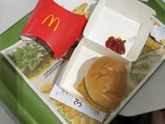 -麦当劳(上海虹桥站30B检票口楼上)