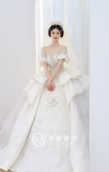 -曼青婚纱礼服馆
