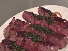 草饲肋眼牛排佐红葱欧芹香辣酱-Ocean's Table 欧舍