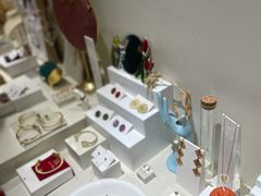 -LADY FAFA(巨鹿路陕西南路路口店)