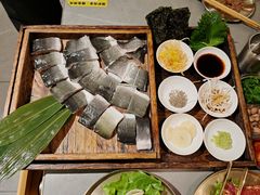 -围炉肉舍•炭烤活鳗•丹东海鲜烤肉(步行街店)