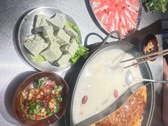 -鹿鸣山草本茶香火锅(园西路店)