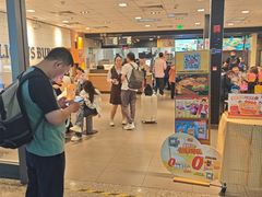 -麦当劳(上海虹桥站30B检票口楼上)