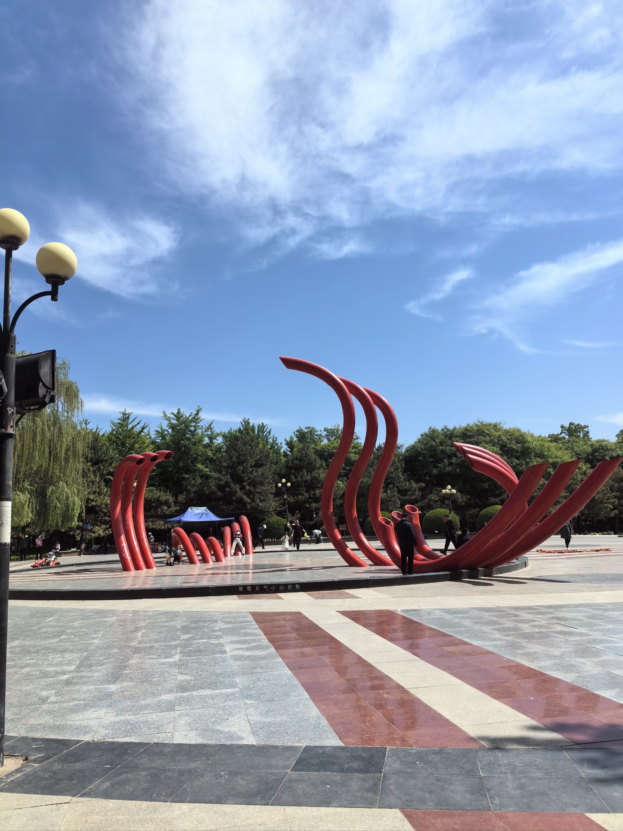 快来北京昌平区回龙观园,这里人多游乐设施多