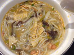 -丽丽三鲜螺蛳粉(田林路店)