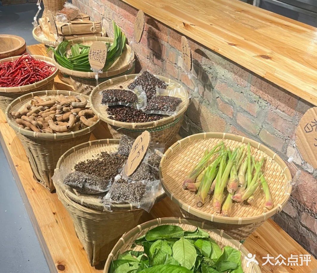 🔥阿逻里老挝火锅，香茅草酸汤绝了！