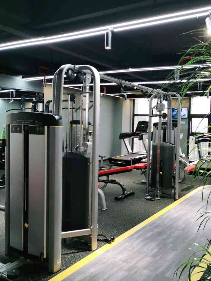 爱尚健身一对一私教会所