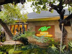 -Chom Cafe and Restaurant