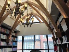 -钟书阁(松江泰晤士小镇店)