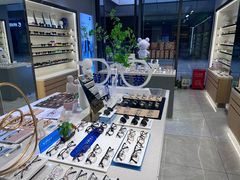 -视野联行眼镜·蔡司·尼康·豪雅·依视路(青浦宝龙店)
