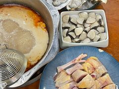 -老何家后安粉·糟粕醋海鲜火锅(三亚湾椰梦长廊店)
