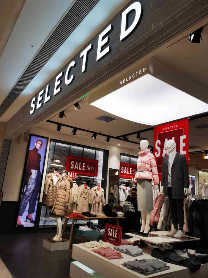 selected(合生汇店)-"这是一家卖衣服的,他们家特别的火,之前从.