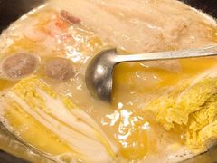 -鲜入围煮花胶鸡海鲜火锅