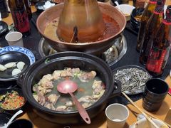 -果松木炭酸菜铜火锅·外婆参鸡汤