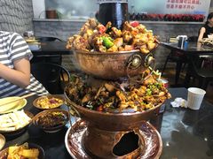 双层铁锅牛蛙-巴四老城区炭火蛙锅(张江店)