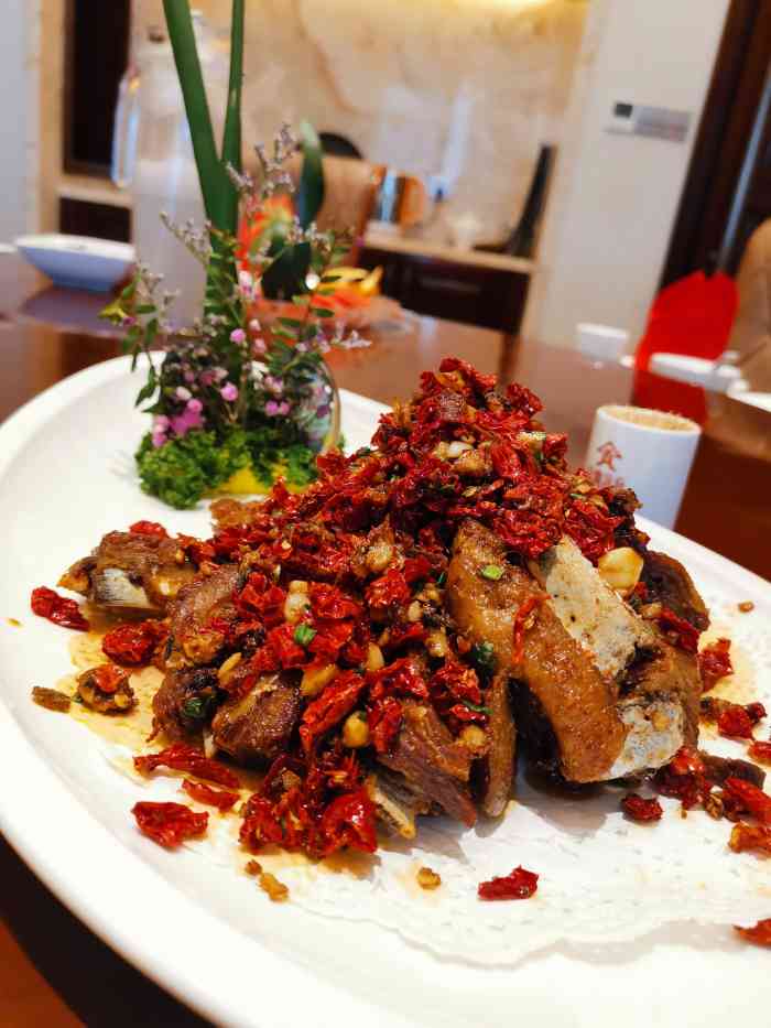 金鼎食府-"第一次来,印象还不错,店面位置就在主路边.