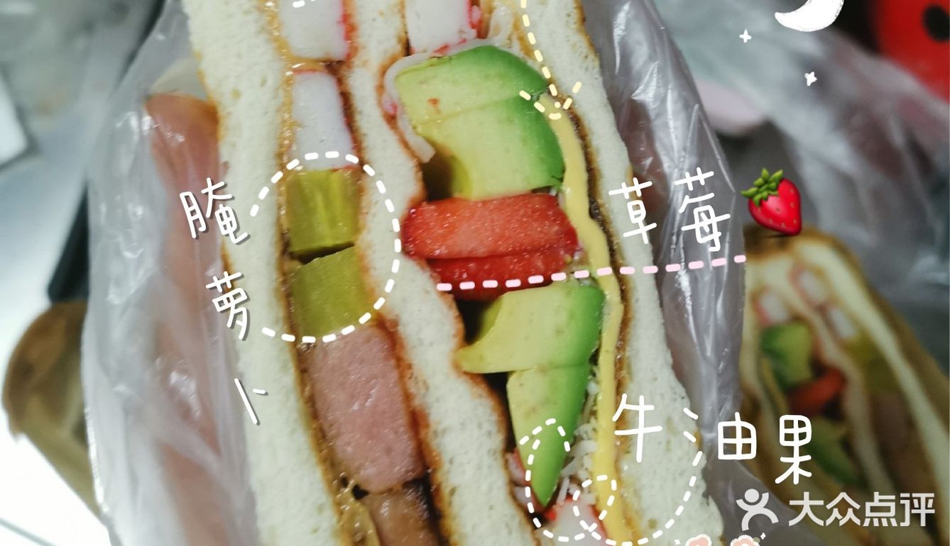 肉肉不能少！推荐午餐肉，培根，火腿肠，煎一下会更香哦！