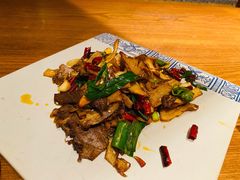 杏鲍菇炒牛肉-云海肴·汽锅鸡·云南菜(天山百盛优客店)