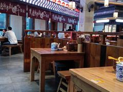 大堂-先启半步颠小酒馆(白麓里店)