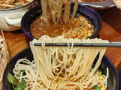 -爆炸头阿姨小四川正宗川味小吃(无任何分店)