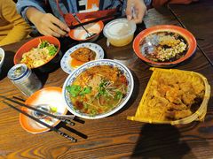 -爆炸头阿姨小四川正宗川味小吃(无任何分店)