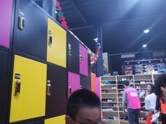 -嘿哟动霸CHUA·新潮玩运动娱乐中心·蹦床滑冰团建乐园