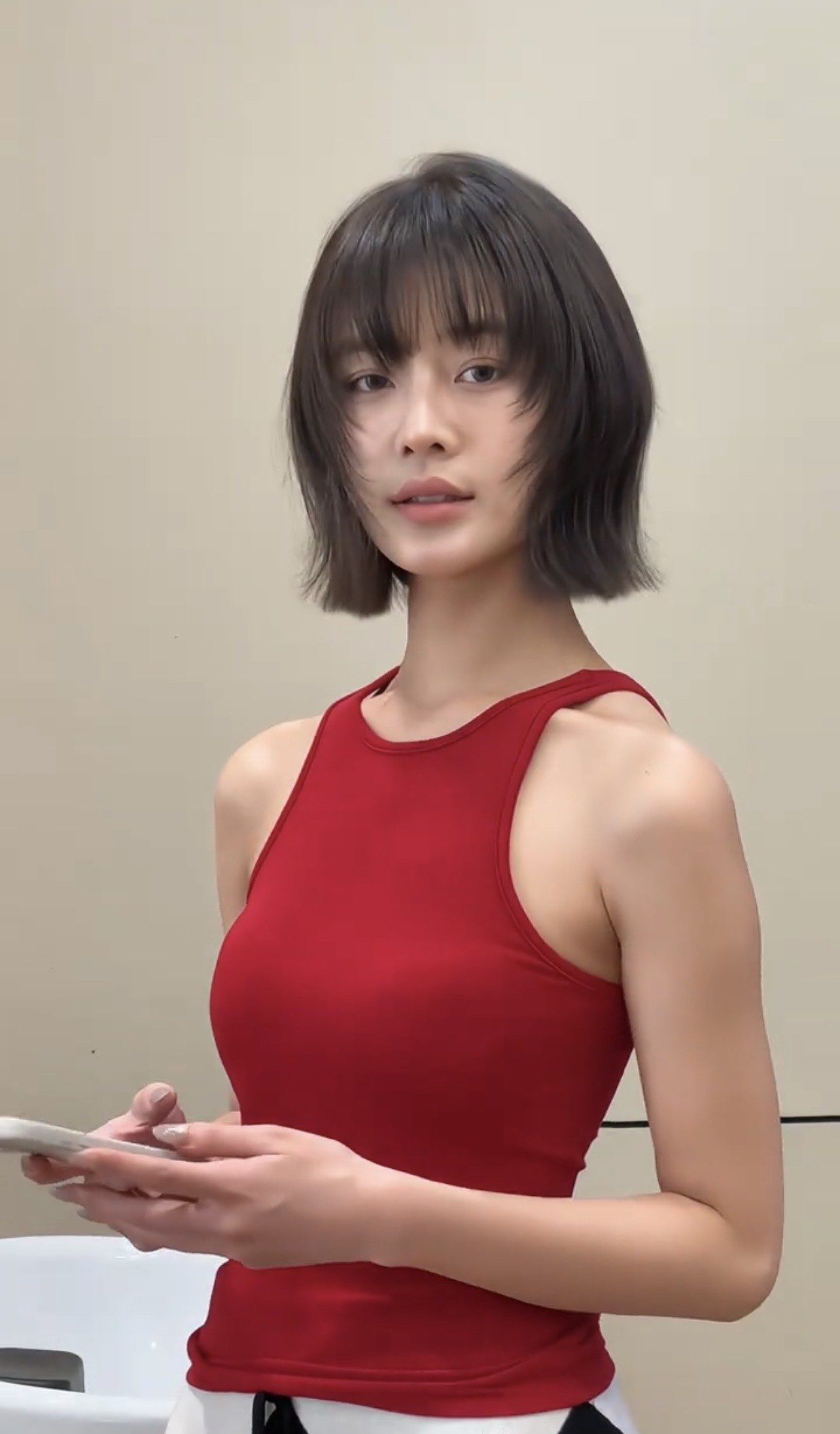 潮流短发妹子