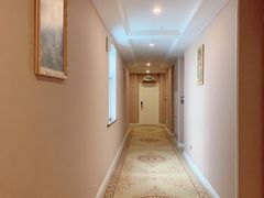 -维也纳酒店(苏州东方之门金鸡湖店)