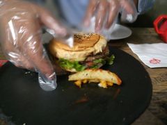 -HIGH FIVE哈福手工汉堡(桂林路店)